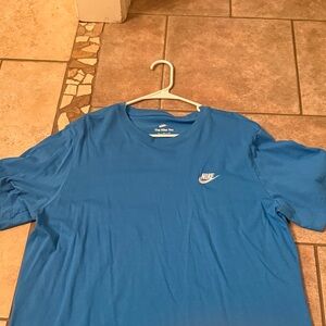 Nike Men's Short Sleeve Tee in Vibrant Blue